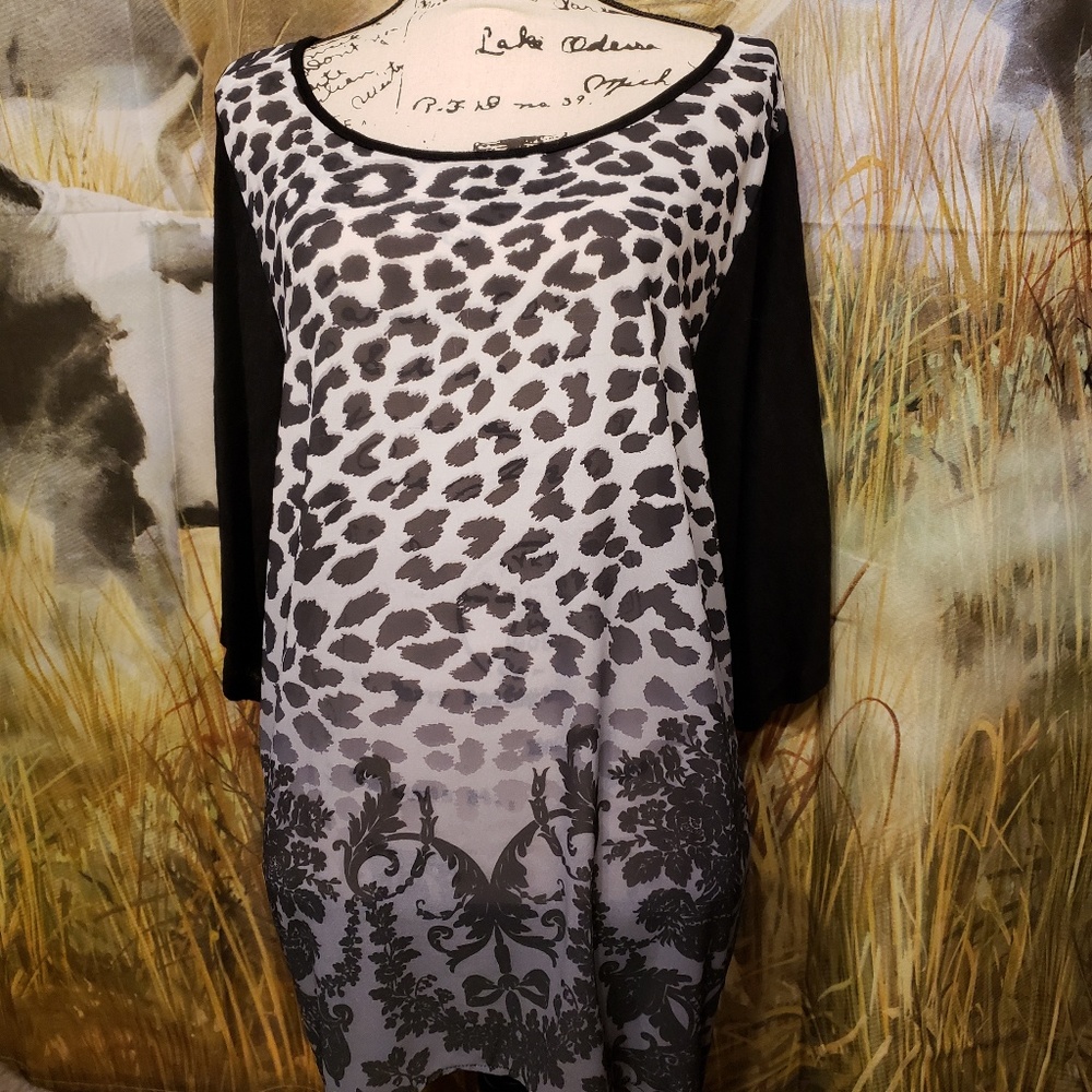 💛2/$20💛Awesome leopard top with black sleeves